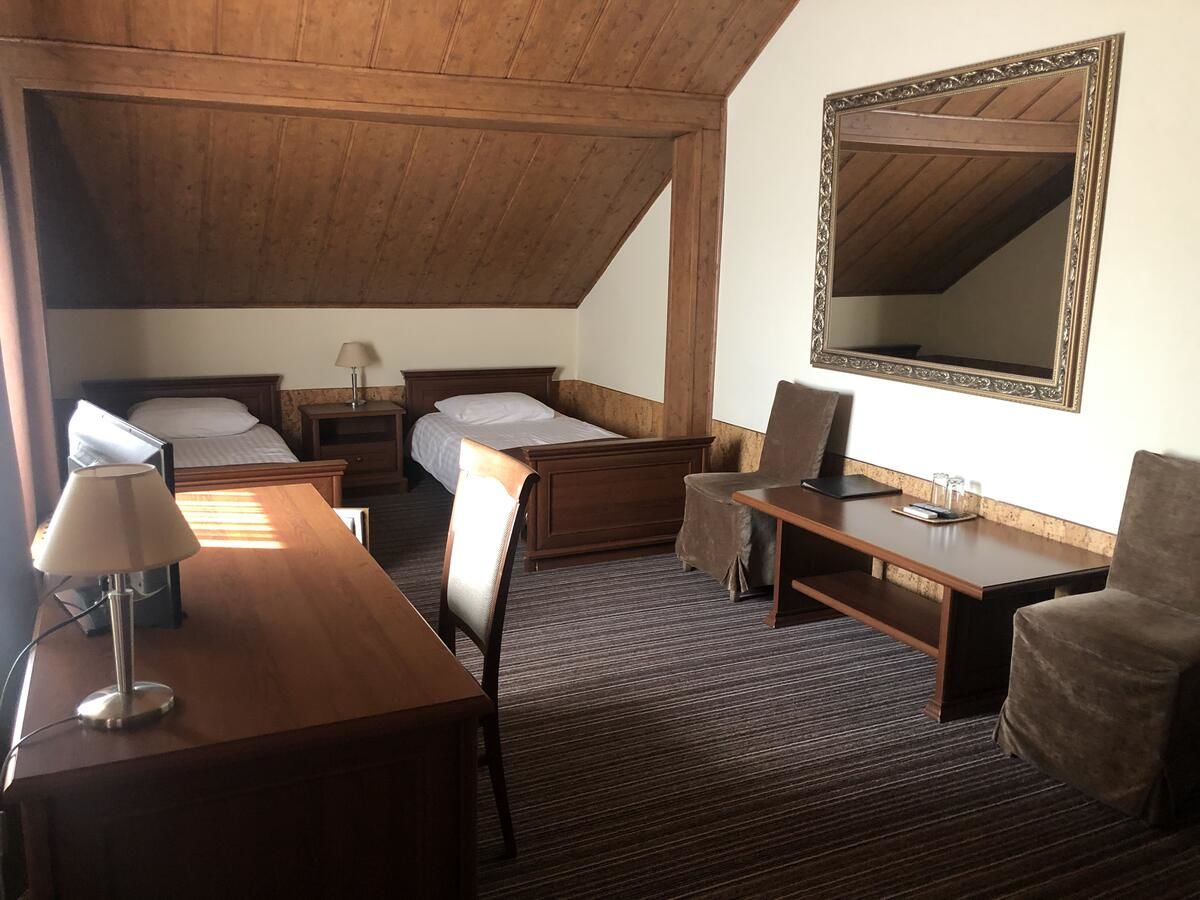 Отель Hotel Sobieski Жолква-17