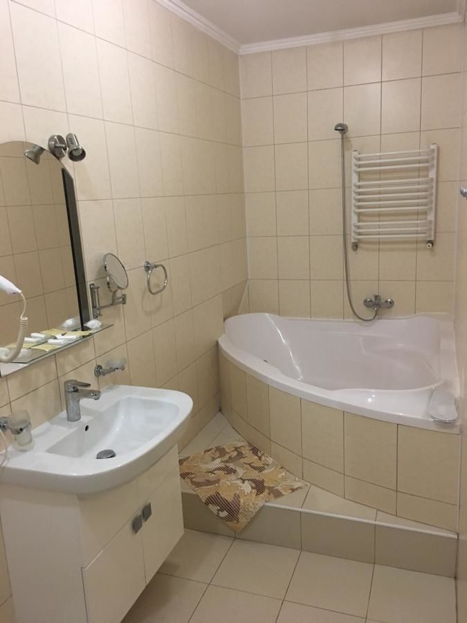Отель Hotel Sobieski Жолква