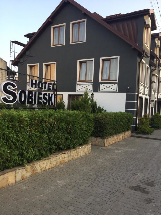 Отель Hotel Sobieski Жолква-11