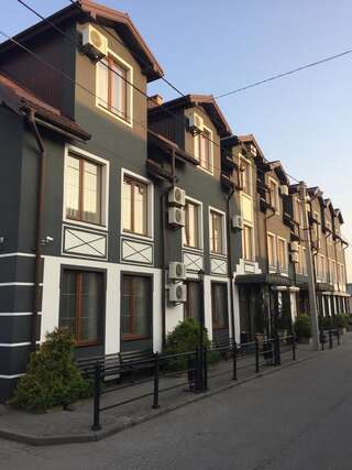 Отель Hotel Sobieski Жолква-0