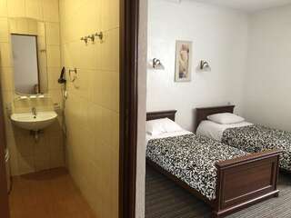 Отель Hotel Sobieski Жолква Двухместный номер «Комфорт» с 2 отдельными кроватями-2
